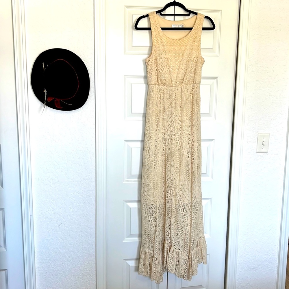 Lace Maxi dress with ruffle hem!